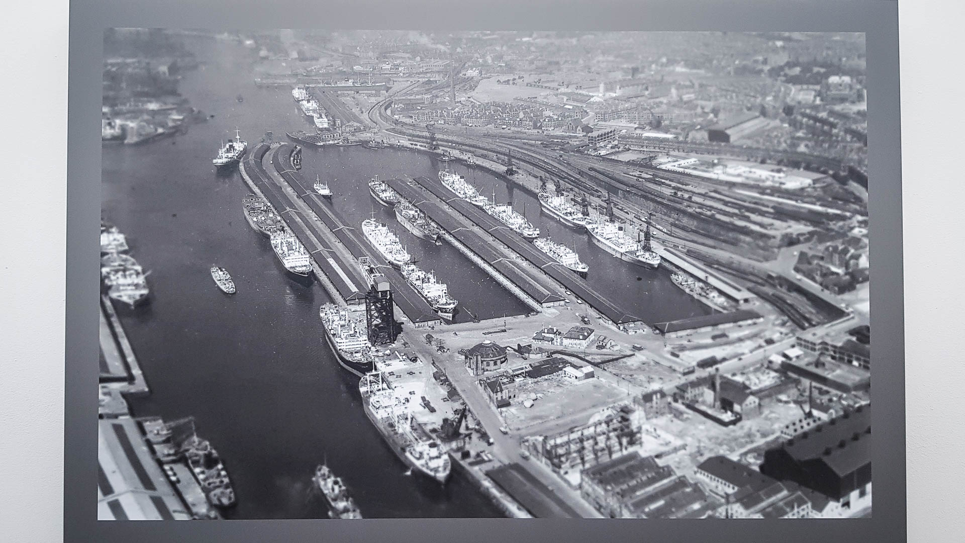 historic picture capturing Glasgow docks 