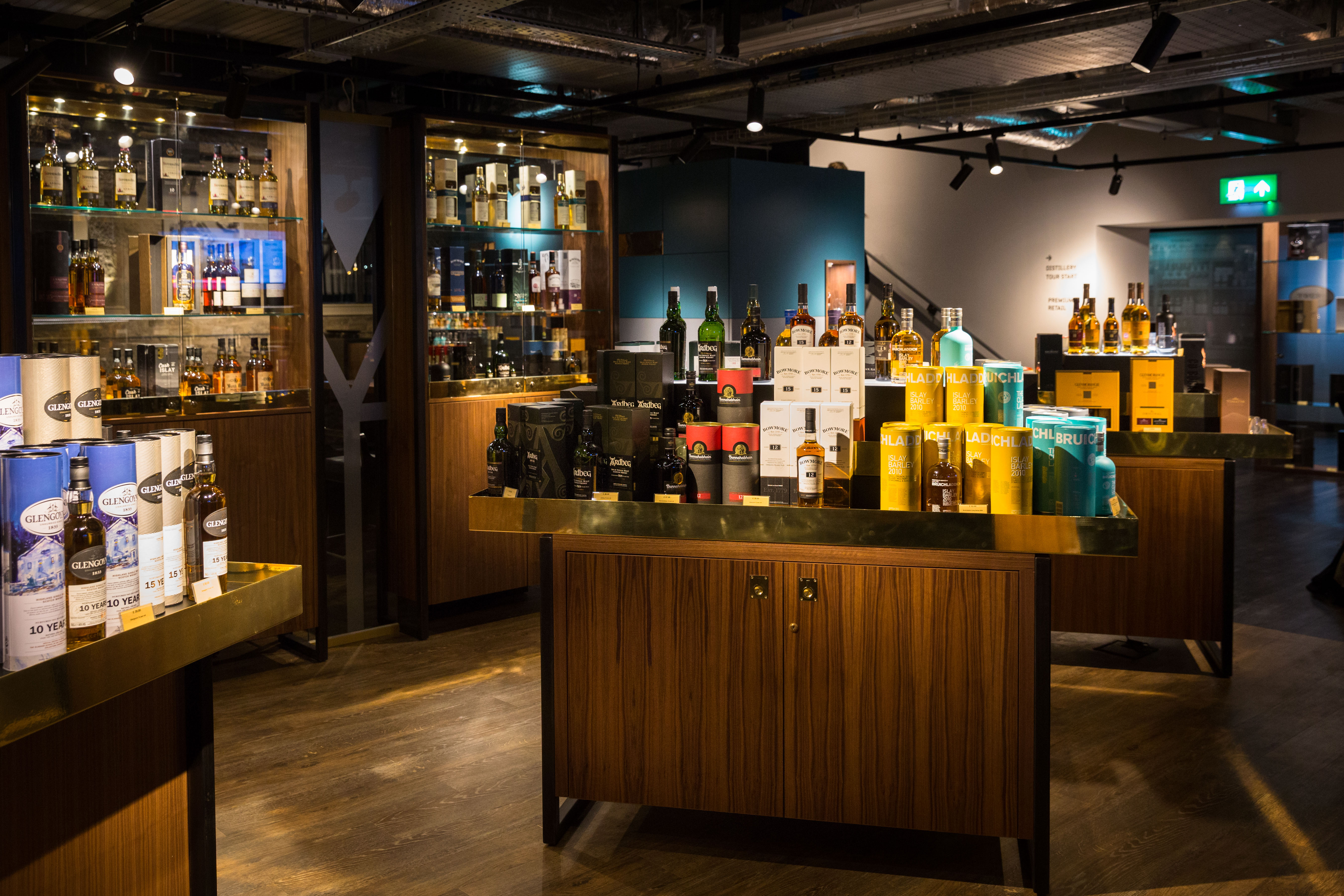 The Clydeside Distillery retail shop. Three display islands and two glass cabinets filled with bottles of Single Malt